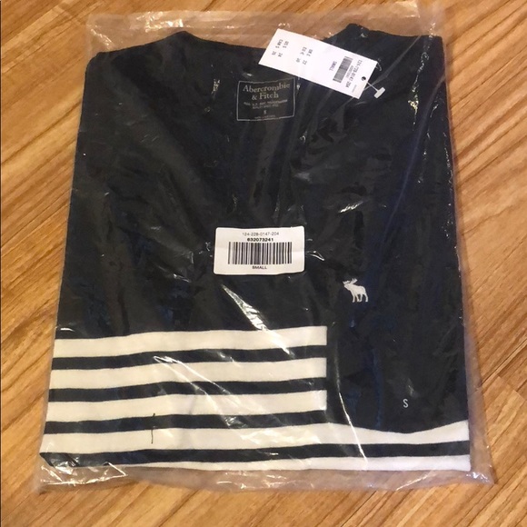 Abercrombie & Fitch Other - Abercrombie pocket tee